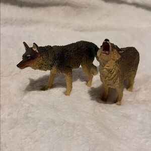 VTG 1990 Timber Wolf Safari LTD Hand Painted Howling Wolf & standing wolf